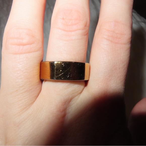 Oura Ring - Gold - Picture 3 of 4